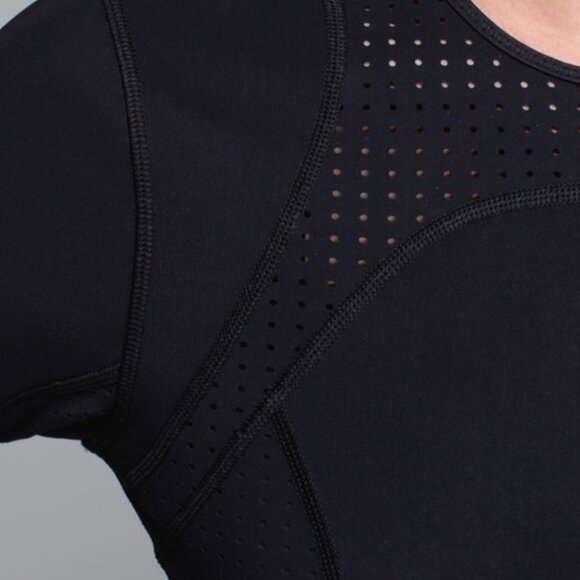 Lululemon Paddle Crop Top, Reversible, Black White, Size 6 - Picture 5 of 16